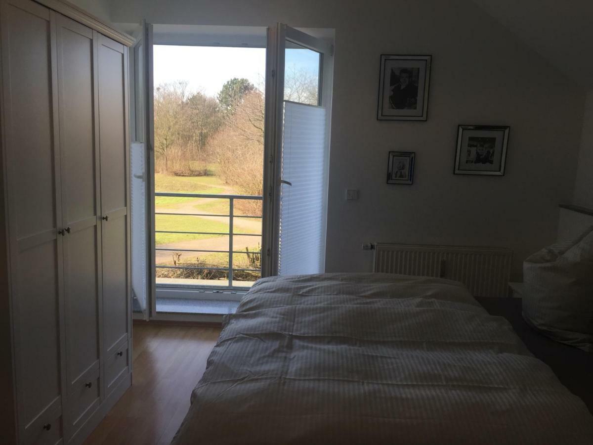 Apartment Mit Parkblick Toenisvorst Bagian luar foto